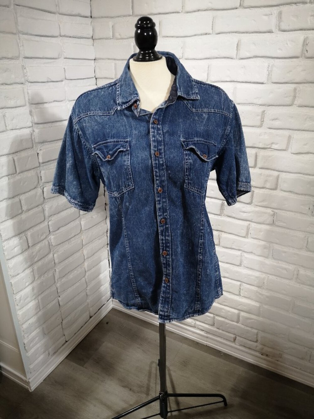 Courage Clothing Co. Ladies Size Large Medium Wash Button Front Jean Shirt